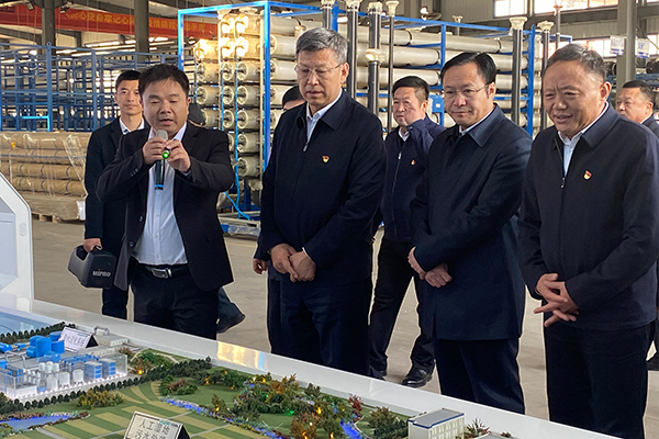 赤峰市黨政考察團蒞臨遼寧一諾環境產業集團黄瓜短视频進行參觀考察